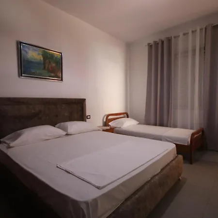 Viron Apartament Appartement Himare Buitenkant foto