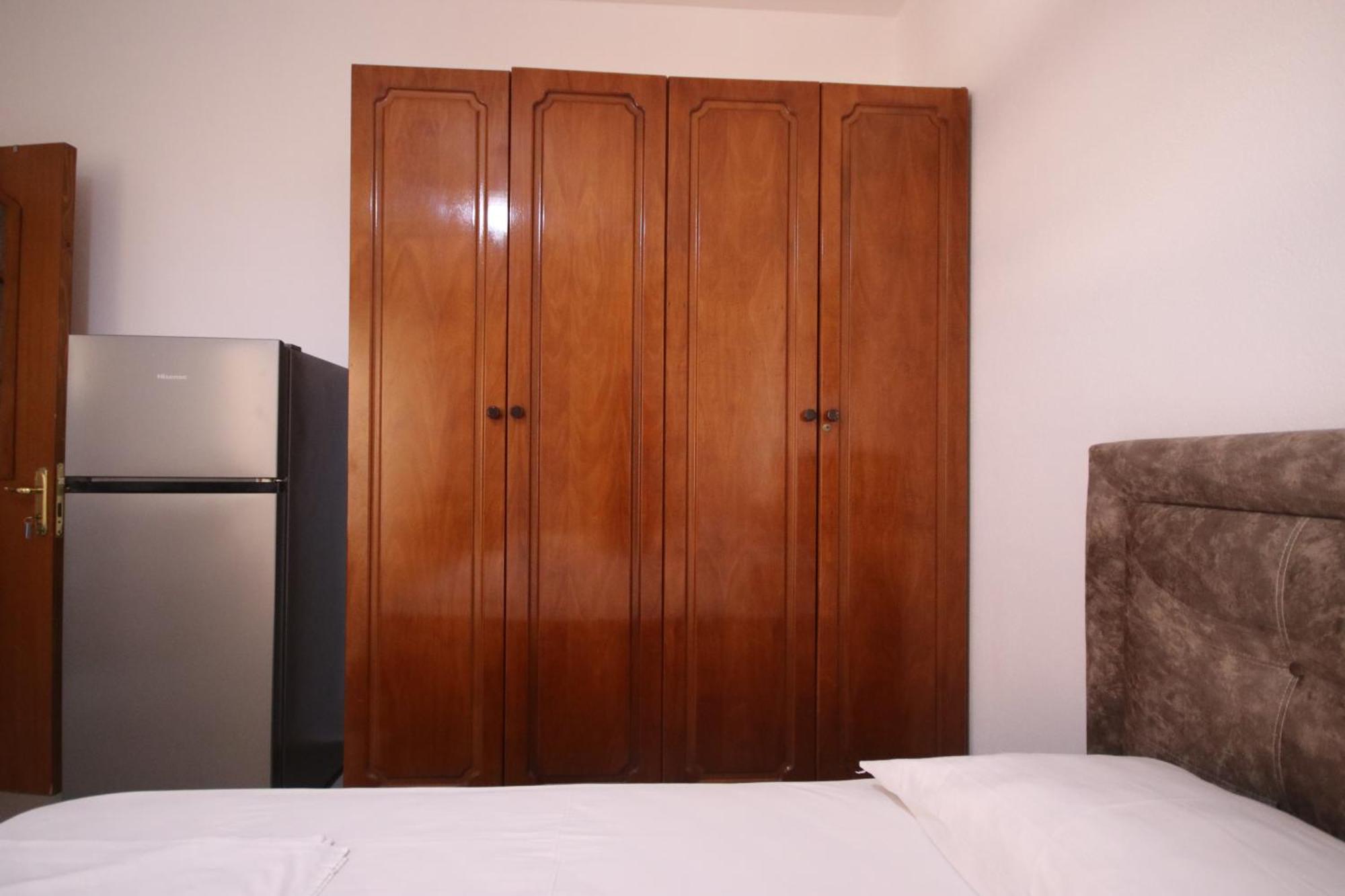 Viron Apartament * Himare