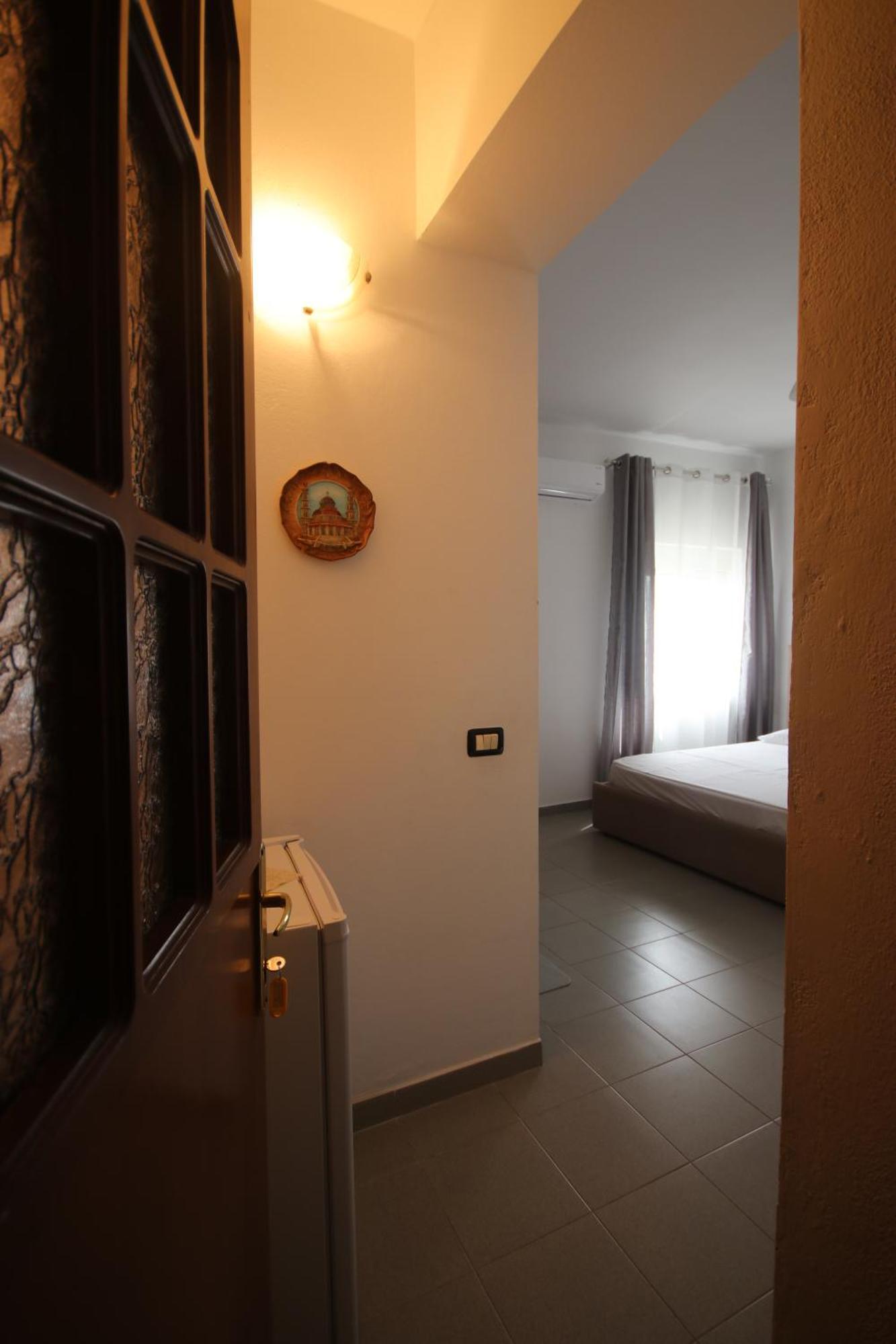 Viron Apartament * Himare